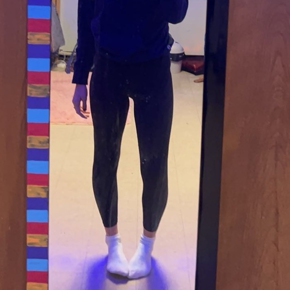 Lululemon size 6 black leggings - Picture 5 of 6
